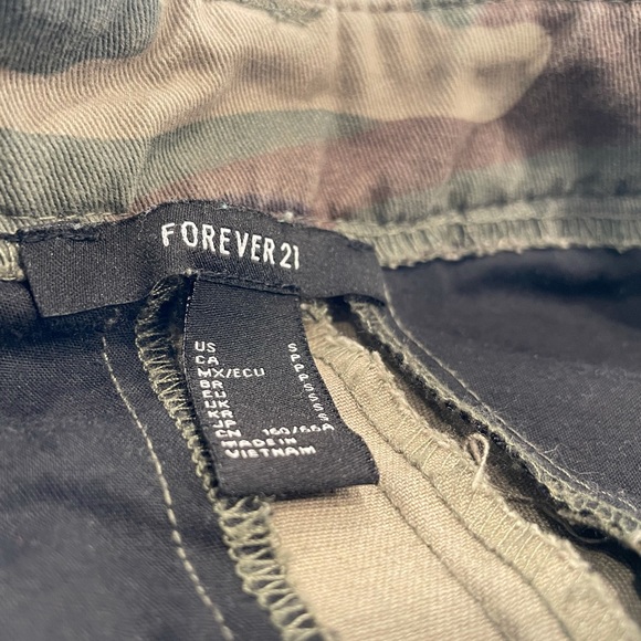 Camo Print Cargo Jeans - Picture 5 of 5